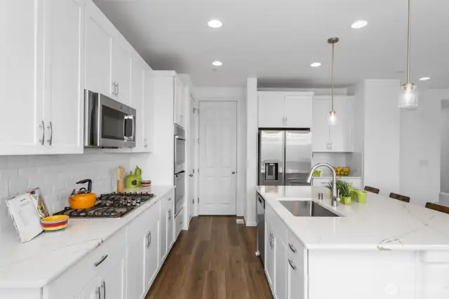 This kitchen is in beautiful condition and has a lot of storage! Love the gas range.
