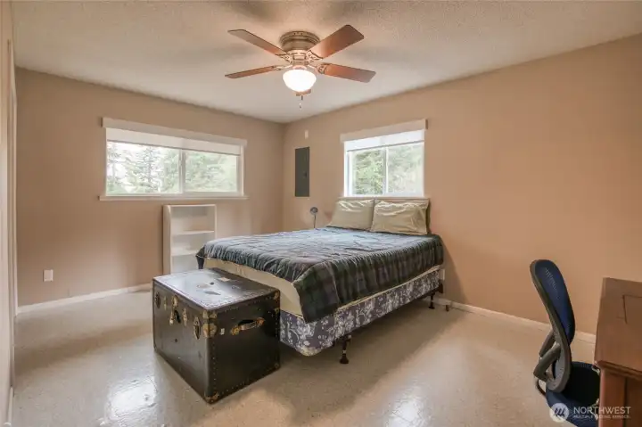 2nd bedroom