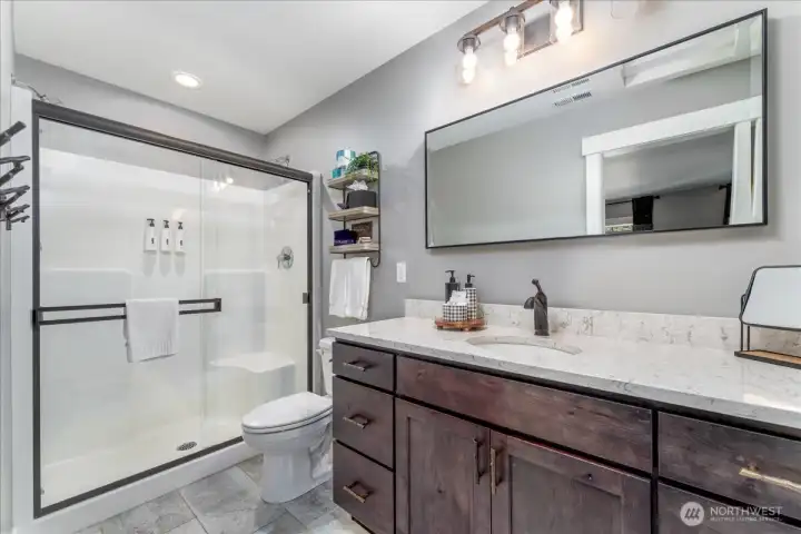 3rrd Level on-suite bedroom bathroom.