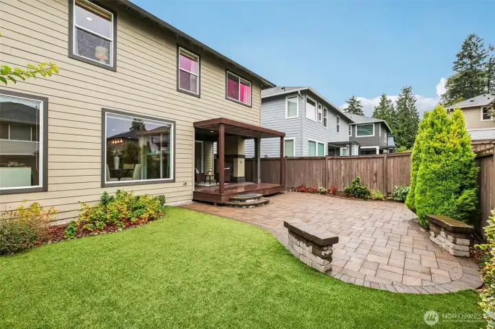 Fully fenced back yard w/paver patio