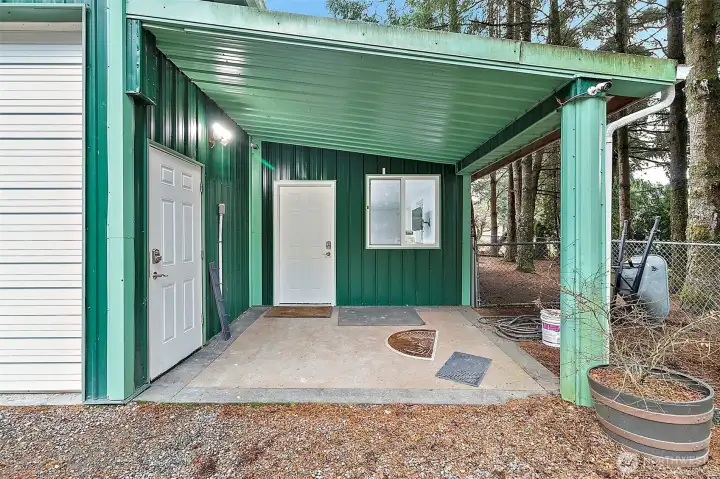 Separate entries to shop & office.