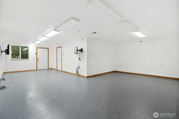 Nice sized office space.