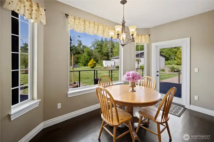 Kitchen with Eating Spave