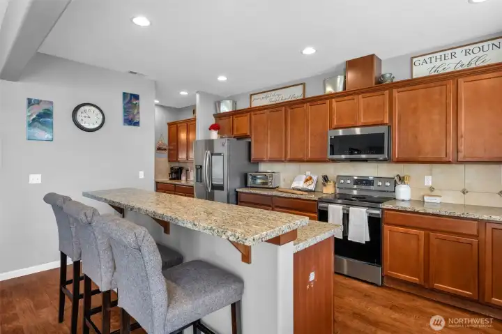 Center island with breakfast bar