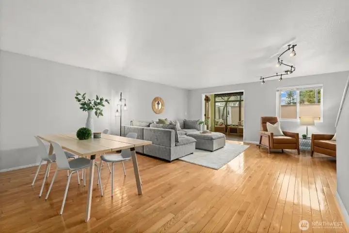 An expansive and sunny space for entertaining, relaxing or enjoying.