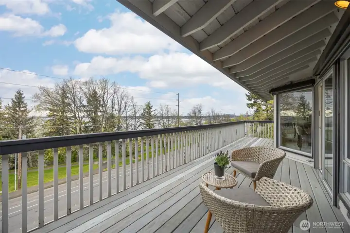 Huge deck to enjoy. A short walk to Downtown this way.