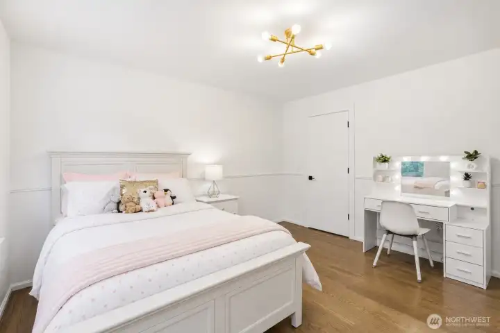 Third bedroom (upper level)