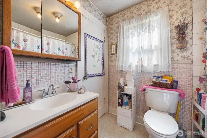 Main floor full bath