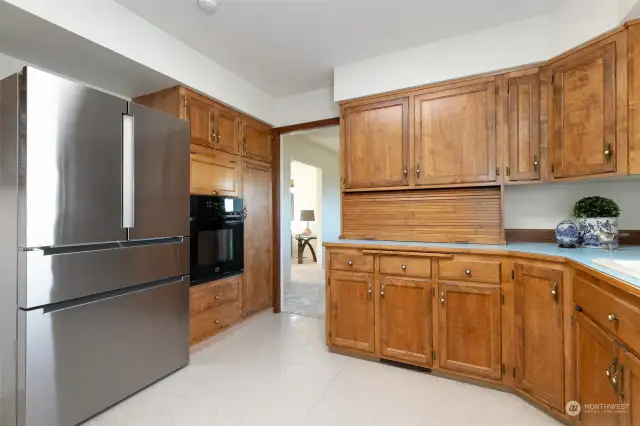 Kitchen - Dining Rm Entry at Center | Beautiful Newer Refrigerator