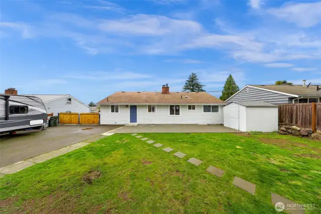 Large detached garage with bonus room