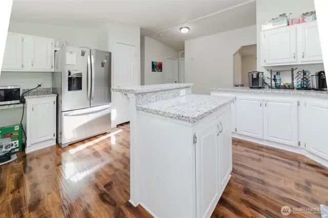 Kitchen Appliances stay!