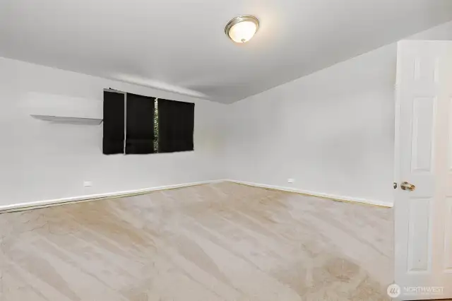 2nd bedroom (This is the bedroom that is filled with boxes when you come view, This picture is photoshopped without the boxes) Also, this room has it's own mini split!