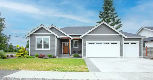 Welcome home! Meticulously kept like-new rambler w/3 car garage