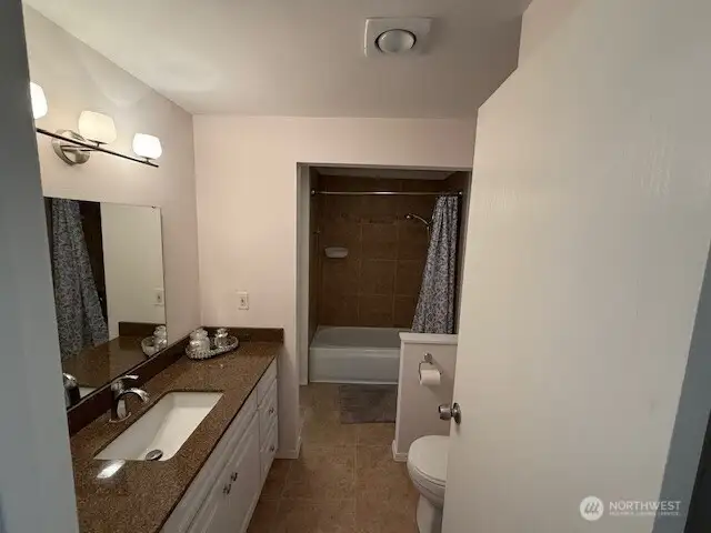Dual entry bathroom