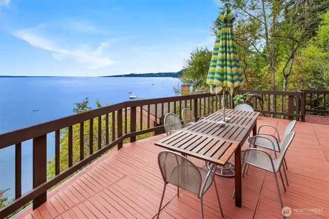 The scene is always changing outside your home. All seasons bring delights: whales, seals, scuba divers, fisherman, boats and sports of all kinds. The sound calls you out!
