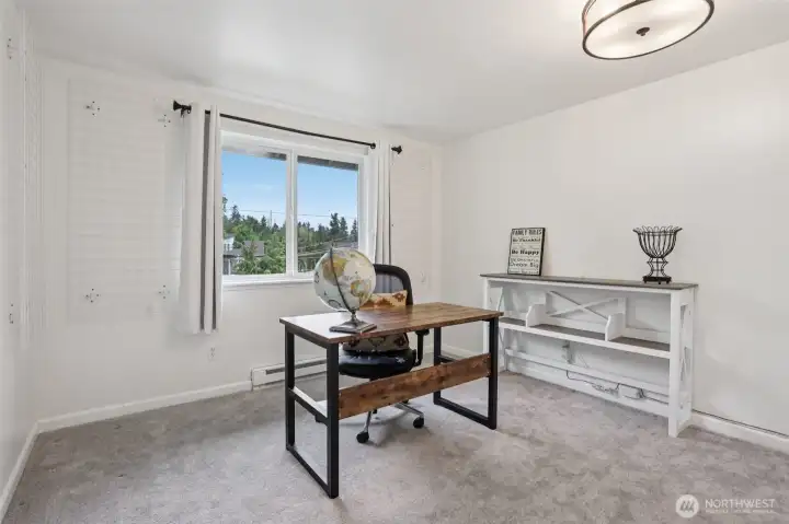 Guest Room / Office 1
