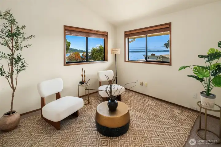 This corner upstairs room has views all the way to Gold Beach.