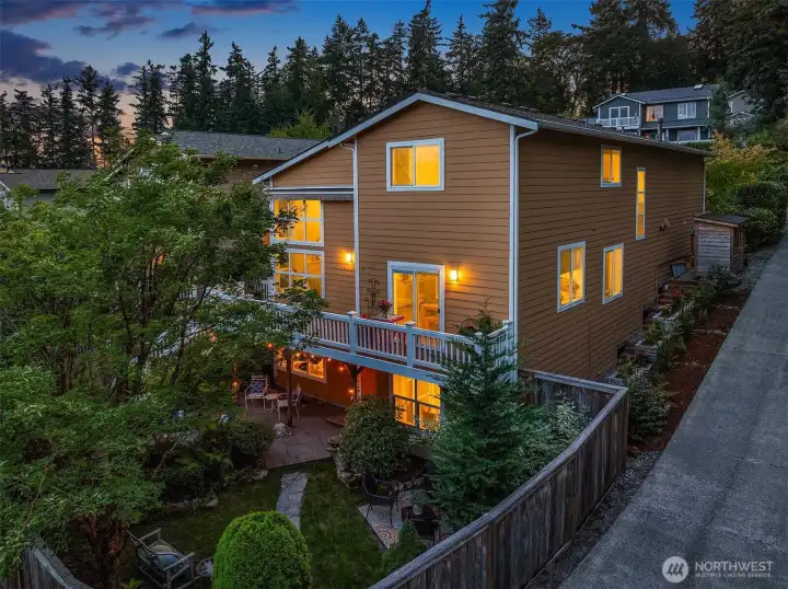 A very private lot just adjacent to Juanita Heights Park.