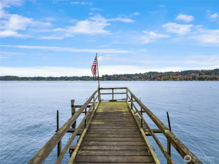 Private Pier with deeded tidelands ready to your personal touches!