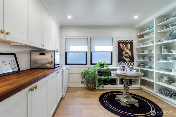 Butler Pantry - Lots of Extra Storage