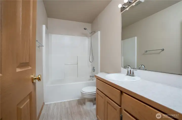 2nd Upstairs Bathroom