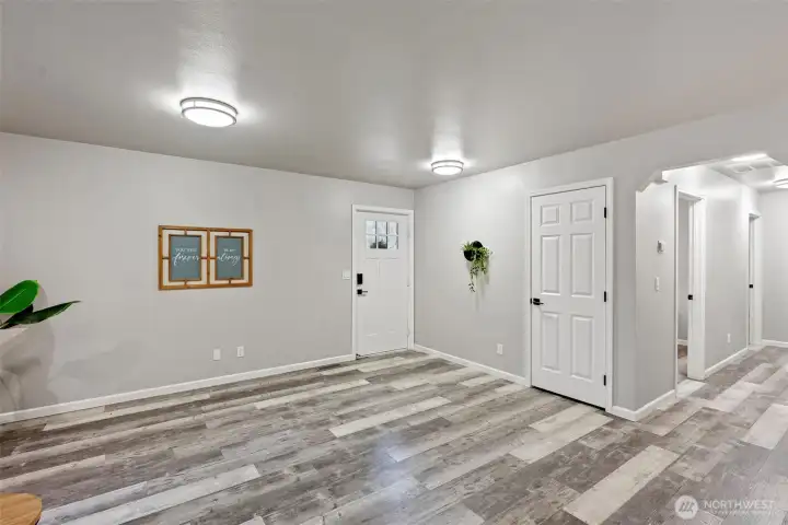 Large entry area w/ closet