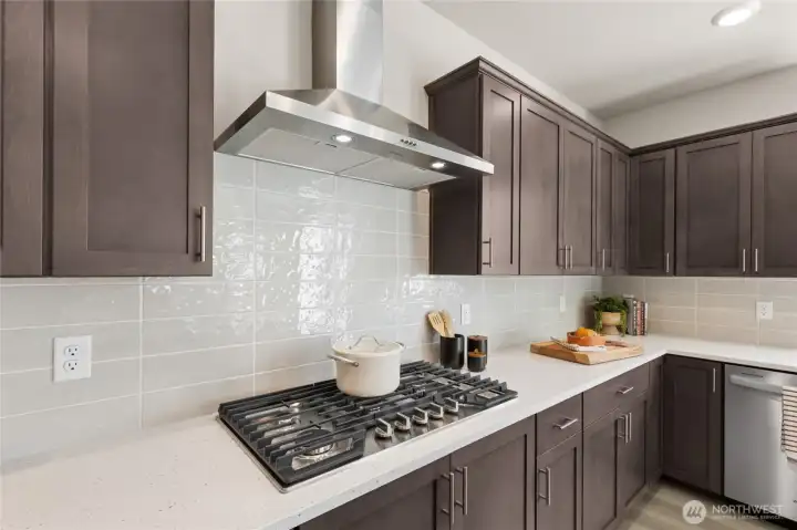 Gas cooking and stainless-steel.appliances. Photo's are for representational purposes only. Colors and finishes may differ.