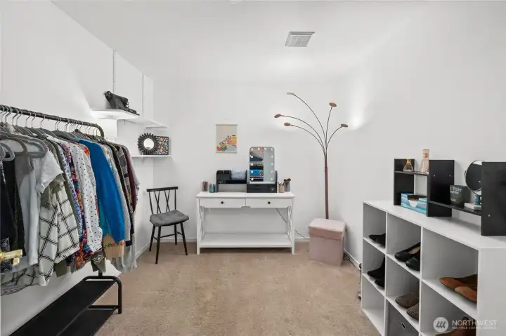 Bonus room in primary perfect for future en-suite