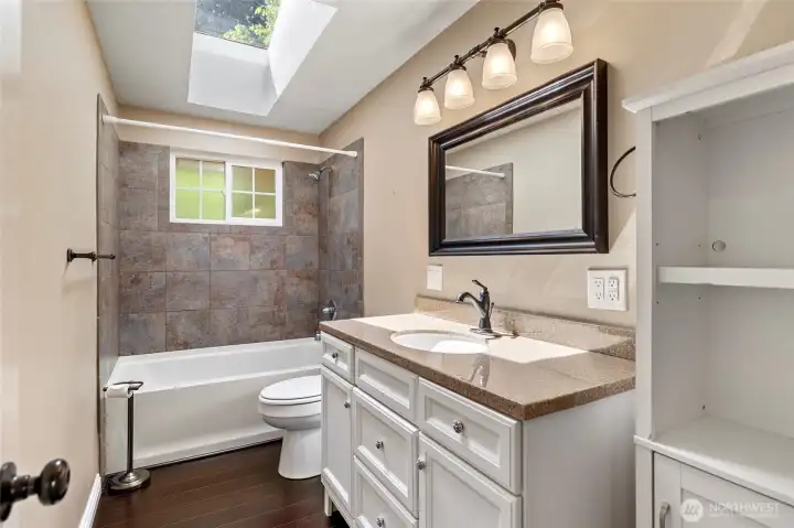 Full bathroom in the main floor