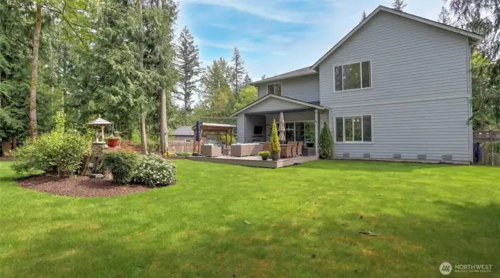 Serene setting in this 28,000 plus square foot lot. Serene setting in this 28,000 plus square foot lot.