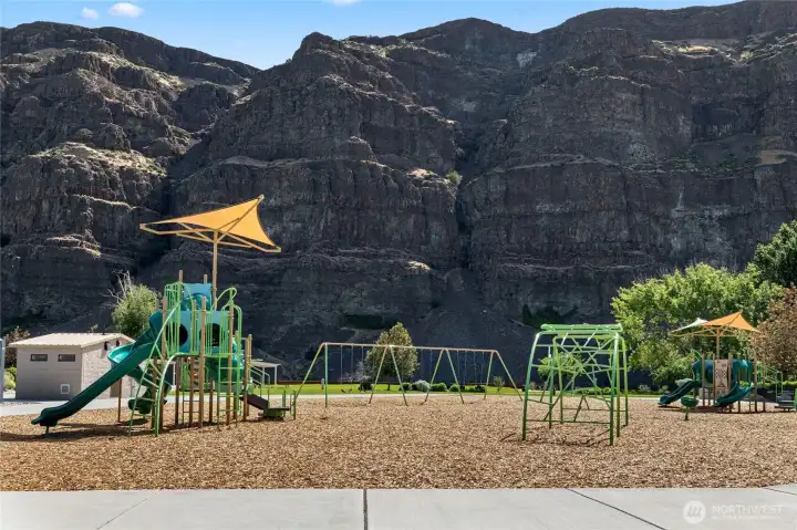 Children's playground equipment and play area Children's playground equipment and play area