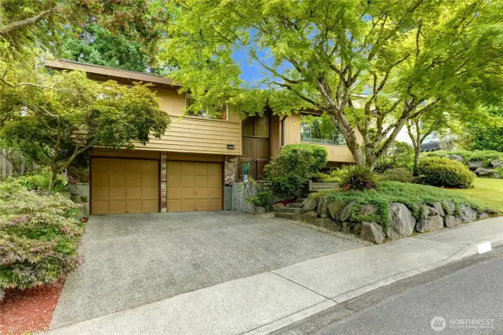 Large level driveway give access to the oversized two car garage. Large level driveway give access to the oversized two car garage.