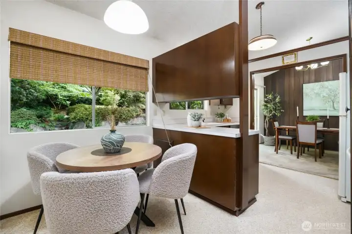 Breakfast area right off the kitchen. Breakfast area right off the kitchen.