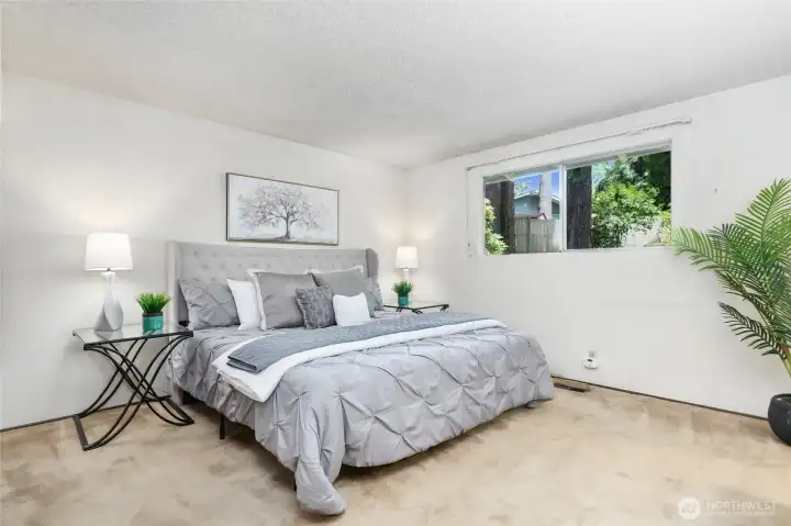 Large Primary bedroom! Large Primary bedroom!