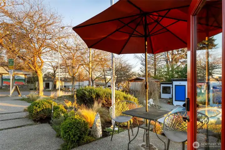 As a favorite downtown destination, Cleo’s Landing is well known for its popular locally owned and operated businesses.