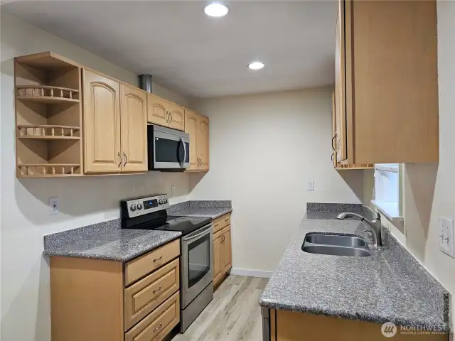 Imagine yourself cooking dinner in this wonderful kitchen with newer appliances and plenty of counter space