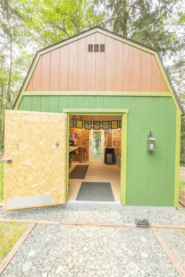 large shed, workshop with plenty of room for hobbies
