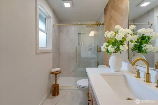 Primary 3/4 bath