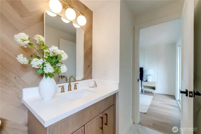 Primary 3/4 bath