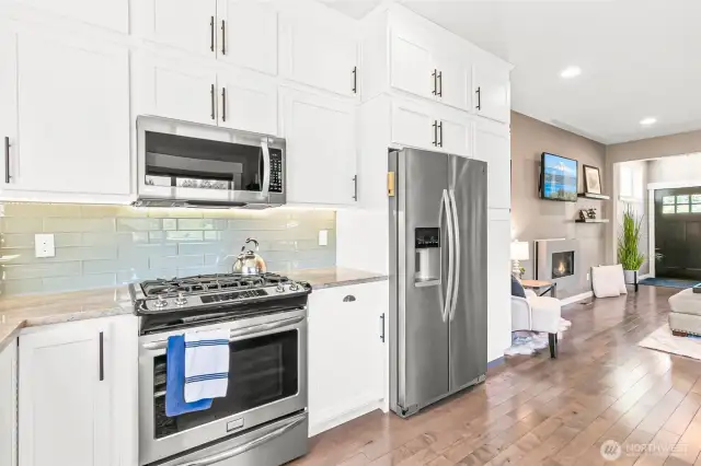 Tons of cabinetry=lots of storage!