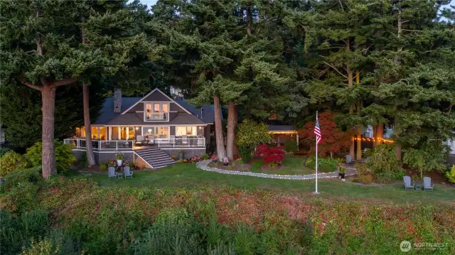 Huge double lot for this expansive property on the bluff. Not a narrow and long property, but a wide one that maximizes views.