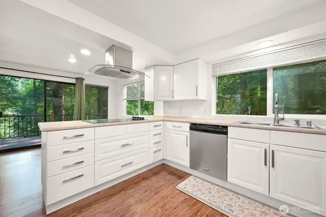 Kitchen & dining