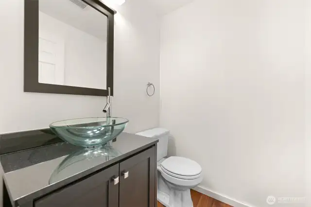 Main floor 1/2 bath