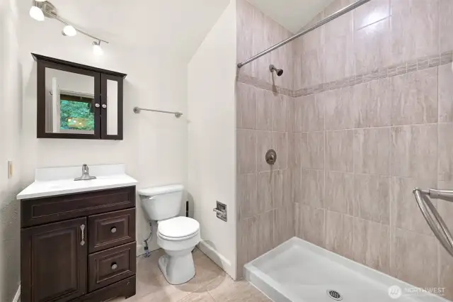 Upper floor 3/4 bathroom