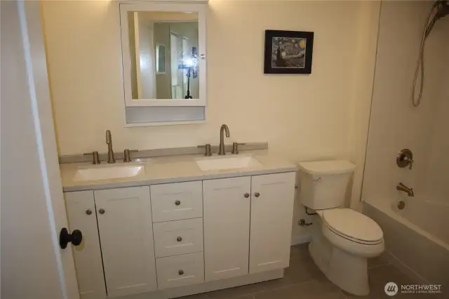 primary bedroom bath