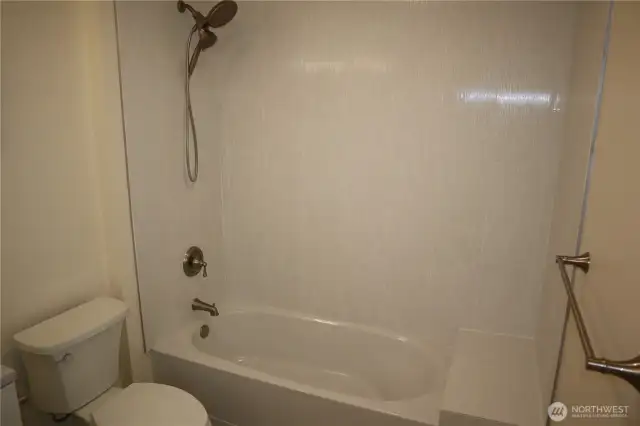 primary bedroom bath