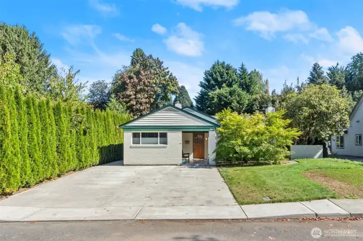 The popular Carlyon area of Olympia is home to this fabulous 3 bedroom plus office charmer!