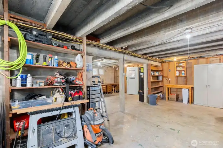 This wall/opening is opposite the laundry machines, which are to the right of the photo.