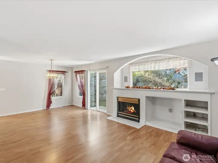 Open concept living & dining space