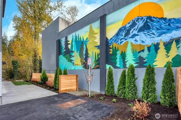 Direct access to Sammamish River Trail.